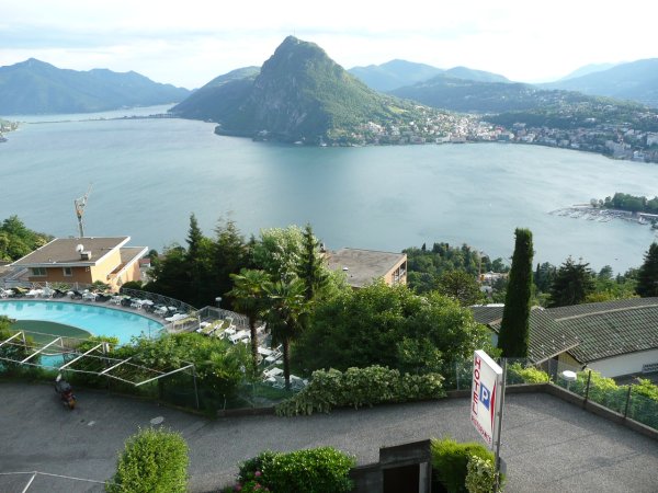 View from hotel Colibri (605 m) down to Lago di Maggiore (271 m)