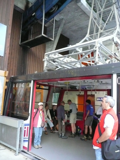 Four sections of cable cars to the top takes 32 minutes
